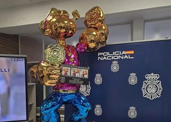 Localizan 40 kilos de metanfetamina dentro de una escultura de Popeye