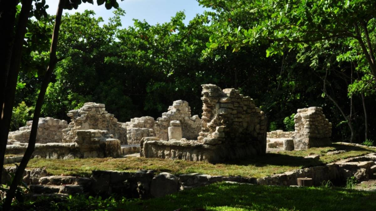 San Miguelito vestigios mayas junto al Museo Maya de Cancun
