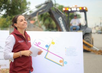 Ana Paty Peralta supervisa las obras de construcción del Sendero Seguro en la SM 259