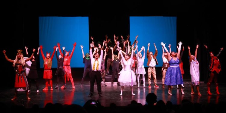 Un éxito “El portal de Belén: La Pastorela Interdimensional” en el Teatro de la Ciudad en Cancún