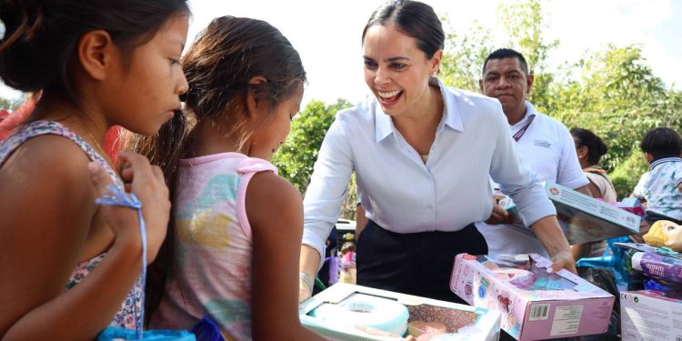 Ana Paty Peralta celebra el “Día de Reyes Magos” en las colonias El Porvenir 1 y 2 y colonia México