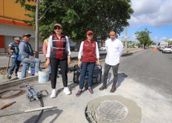 Ana Paty Peralta supervisa obras de pavimentación en la Av. Kabah