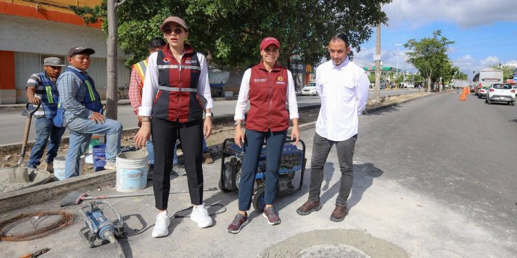Ana Paty Peralta supervisa obras de pavimentación en la Av. Kabah
