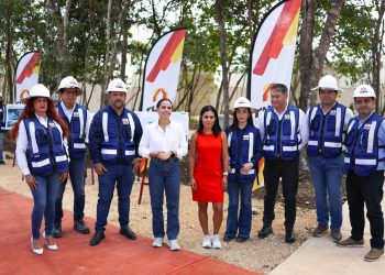 Ana Paty Peralta recorre el proyecto de Parque Gran Kabah