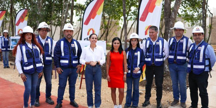 Ana Paty Peralta recorre el proyecto de Parque Gran Kabah