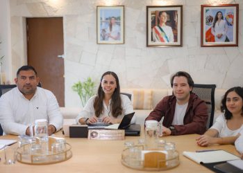 Ana Paty Peralta sostiene reunión de trabajo con el superintendente de la Comisión Federal de Electricidad (CFE)