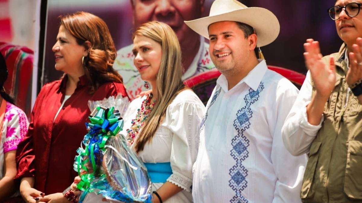 Yesenia Mendez secretaria de Carlos Manzo reaparece con su familia