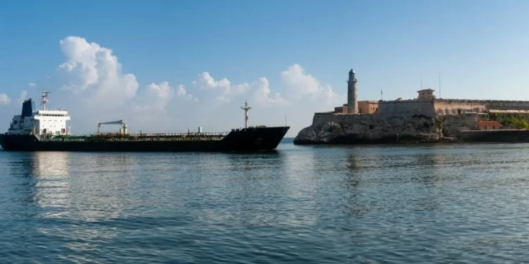 México detiene envío de petróleo a Cuba en medio de presión internacional
