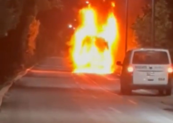 Autobús calcinado Punta Sam Cancún: Detalles del incendio