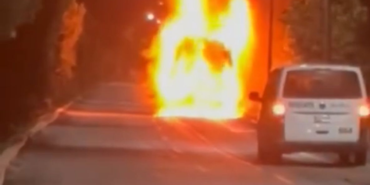 Autobús calcinado Punta Sam Cancún: Detalles del incendio