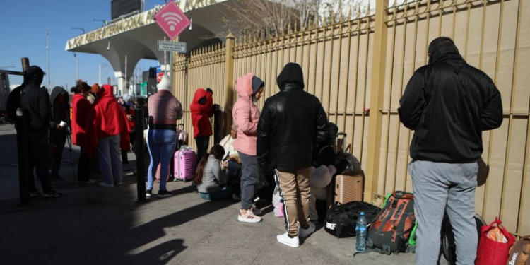 Peticionarios de asilo varados: Trump cierra CBP One