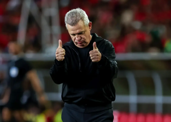 Javier Aguirre Julián Quiñones: Puertas Abiertas al Tri