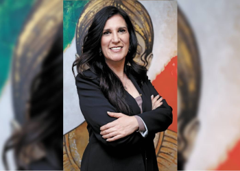 Kenia López Rabadán: Trayectoria de Esfuerzo Personal
