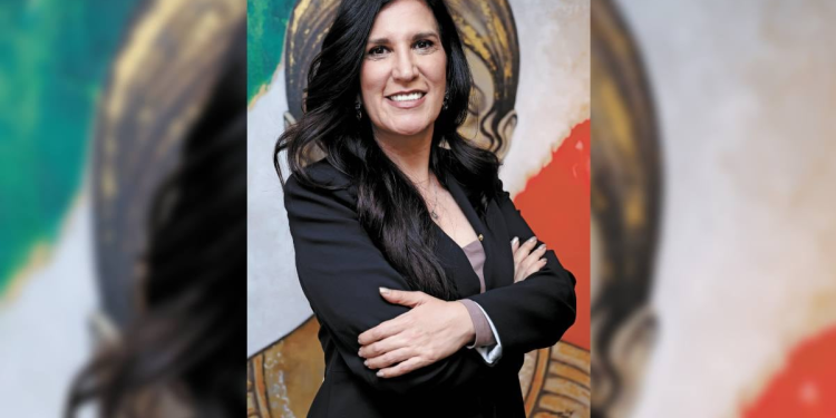 Kenia López Rabadán: Trayectoria de Esfuerzo Personal