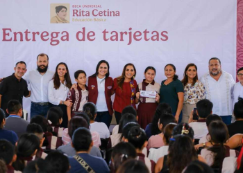 Beca Rita Cetina: Entrega en Secundaria Cancún