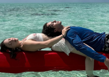 Tarik Othón regalo Mía Rubín: Collar en Bora Bora