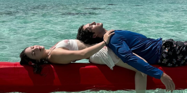 Tarik Othón regalo Mía Rubín: Collar en Bora Bora