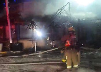 Bomberos sofocan incendio en La Palapita, restaurante de la avenida Kabah
