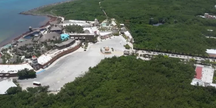 Royal Caribbean organiza reunión informativa con pobladores de Mahahual