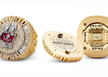 Anillos de subcampeón del Super Bowl exhibidos por jugadores de la NFL