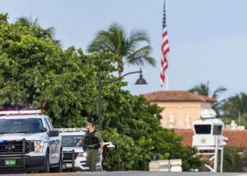 Abaten a hombre armado en la residencia de Trump en Florida