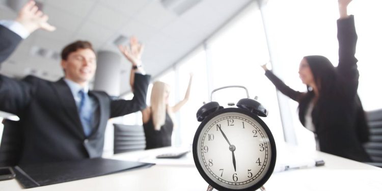 Avanza la jornada laboral de 40 horas Senado aprueba reduccion gradual hasta 2030