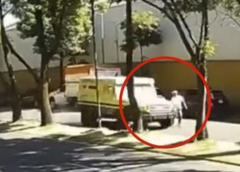 Camioneta de valores atropella a un franelero en CDMX