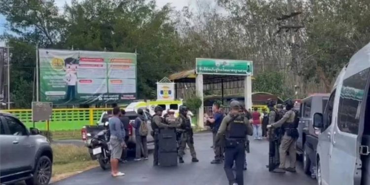 Detienen a atacante tras tiroteo y toma de rehenes en escuela de Tailandia
