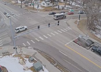 Dos vehículos caen en calle de Nebraska