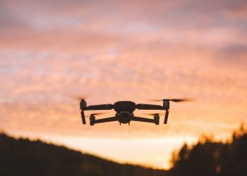 FAA levanta cierre aereo en El Paso tras neutralizar drones vuelos se reanudan