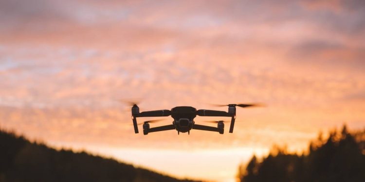 FAA levanta cierre aereo en El Paso tras neutralizar drones vuelos se reanudan