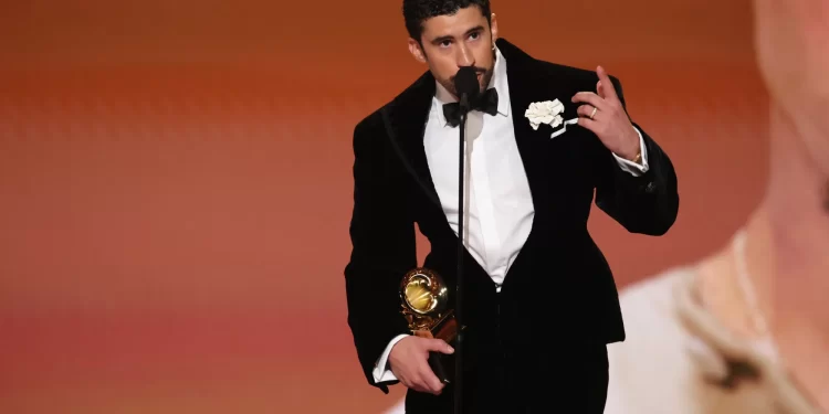 Artistas hispanos que han brillado en el medio tiempo del Super Bowl antes de Bad Bunny