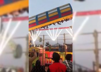 Juego mecánico de la Feria Internacional de Artesanía de Surajkund en India se desploma y deja 1 muerto