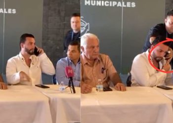 Periodista intenta robar celular del alcalde de Puerto Vallarta durante conferencia de prensa