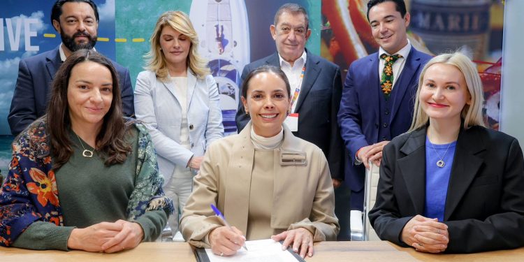 Ana Paty Peralta promueve el turismo sustentable desde la FITUR 2026