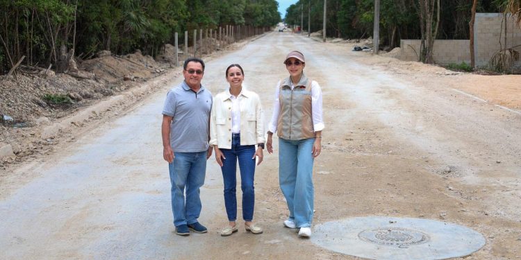 Ana Paty Peralta supervisa obras de la Av. Nazareth, entre la Av. Colosio y Av. Huayacán