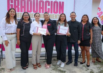 Ana Paty Peralta, encabezó la ceremonia de graduación de los cursos y talleres del Instituto Municipal de la Mujer (IMM)