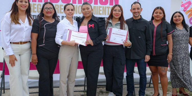 Ana Paty Peralta, encabezó la ceremonia de graduación de los cursos y talleres del Instituto Municipal de la Mujer (IMM)