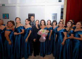 Ana Paty Peralta acudió como invitada de honor al concierto del grupo vocal femenino “Magnolias”