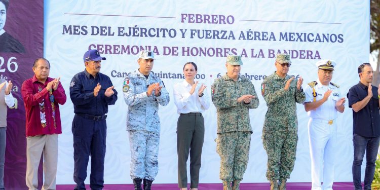 Realizan ceremonia de Honores a la Bandera en el Asta Bandera Monumental de la Zona Hotelera