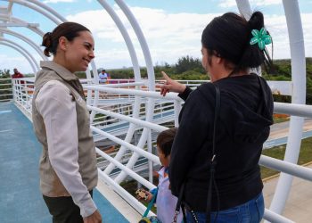 Ana Paty Peralta, supervisó los trabajos de mantenimiento del puente peatonal del (CRIT) Quintana Roo
