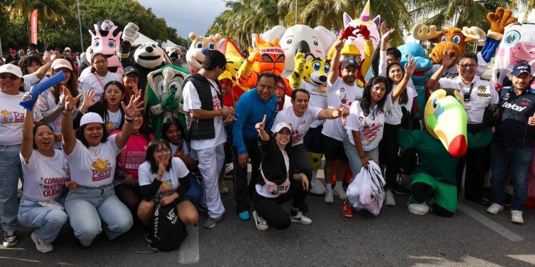 Celebran el 1er aniversario del Paseo Cancunense en Malecón Tajamar en Cancún