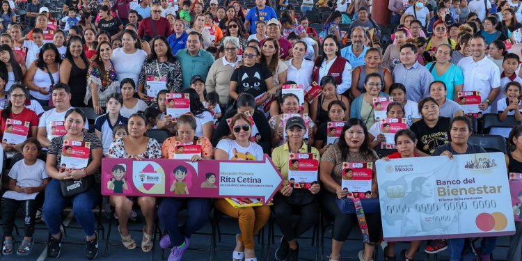 Ana Paty Peralta, atestiguó la asamblea informativa “Rita Cetina” en el “Jacinto Canek”