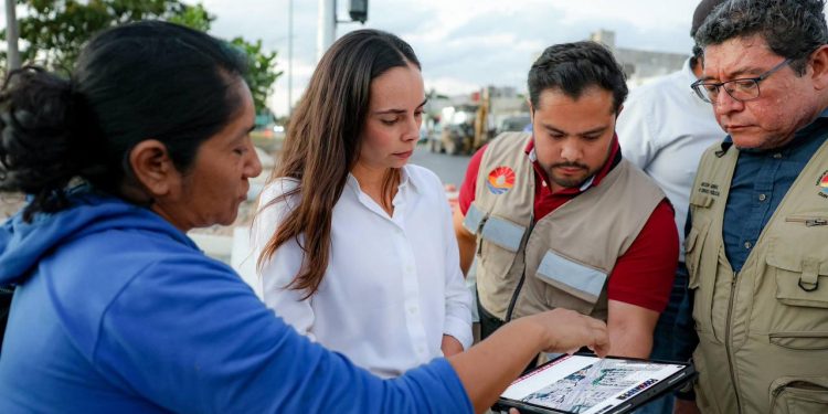 Ana Paty Peralta, supervisa avances en la construcción de los Cruces Seguros en Cancún