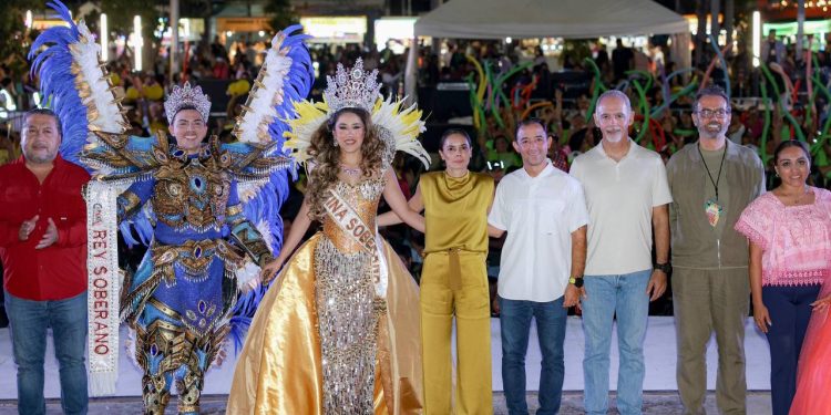Ana Paty Peralta corona a la Corte Real del Carnaval Cancún 2026