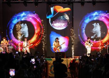 “Bronco” presente en el tercer día del “Carnaval Cancún 2026” en el Malecón Tajamar
