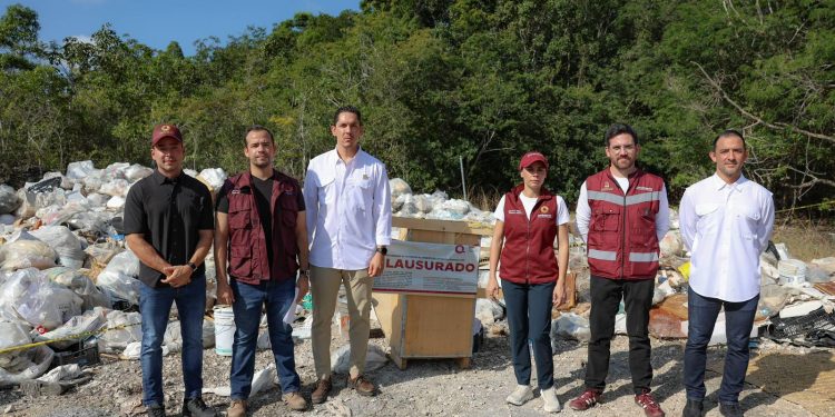 Ana Paty Peralta clausura basurero clandestino detectado a un costado del Aeropuerto Internacional de Cancún
