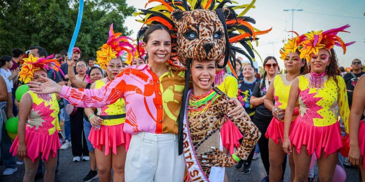 Ana Paty Peralta desfila en el Carnaval Cancún 2026