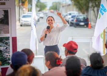 Cumple Ana Paty Peralta a los vecinos de la SM 103 de Cancún