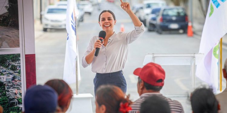 Cumple Ana Paty Peralta a los vecinos de la SM 103 de Cancún